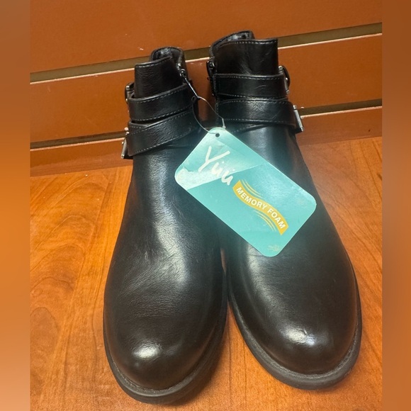 Yuu Black Ankle Booties with Straps - Picture 3 of 13